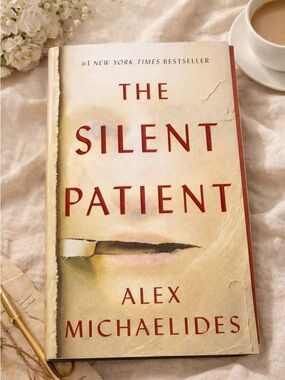 The Silent Patient – Cream Cover Coffee Table Edition